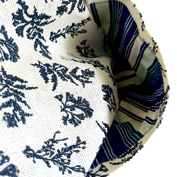 EUC Vera Bradley tote - Picture 3 of 4